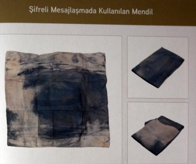 Bu kitapkta kurumun gemite kulland rumuz ve mhrlerden oluan madalyon sekisi yer ald.