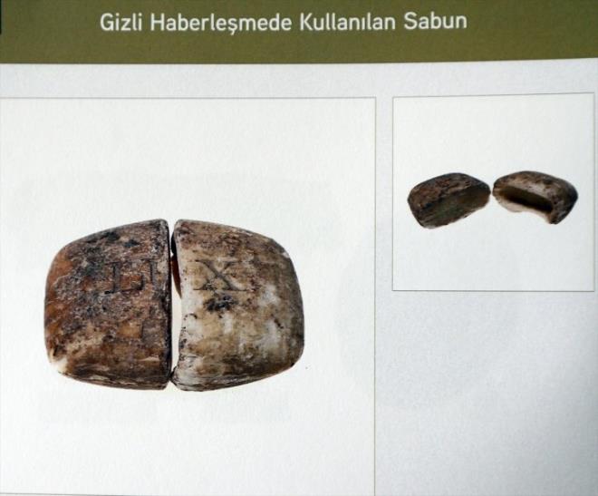 MHR VE RUMUZLAR DA ANLATILDI  "90 Sene 90 Nesne" dnda MT, 9 sayfadan oluan "Tarih Boyunca Milli stihbarat Tekilat Mhrler ve Rumuzlar" balkl bir kitapk da bastrd.