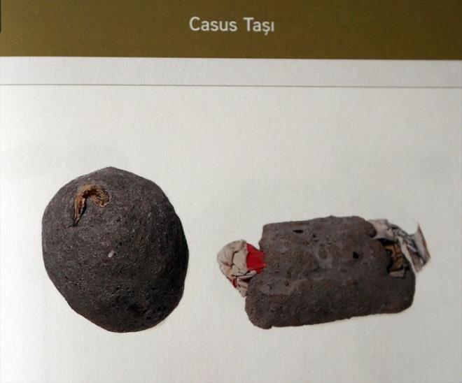 te yandan Fetullah Terr rgt'nn 15 Temmuz darbe giriimine kar yrtlen operasyon srasnda, ate altndaki MT yerlekesinde hedef alnan ve Kobra tipi helikopterden atlan 20 mm apndaki harp balkl fieklerin isabet ettii aralardan birinin de fotoraf paylald.