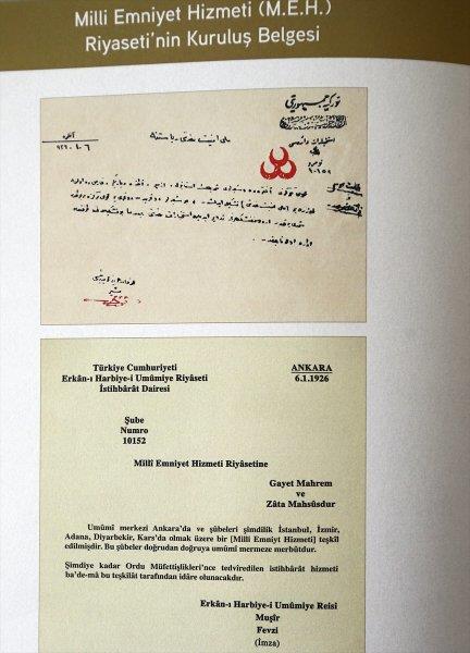 Trk istihbarat tarihinin deiik dnemlerine ait baz dokman ve grsellerin yer ald kitapn ismi, kapaa Trke ve Osmanlca yazld. Kitapk, ilgililere "ok gizli" ibareli zarfla gnderildi.