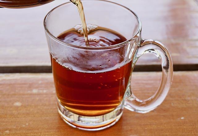 Rahatlatc ve hafifletici etkisi sayesinde ay toplumuzun ayrlmaz bir paras haline geldi.  Farkl kltrlerde de tketilen siyah ayn tketimi kltrden kltre farkllk gstermektedir. Trkiye de ekerli ve sade, Tibet'te tuzlu, ngiltere'de ise stl olarak iilmesi tercih edilmektedir.