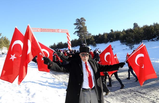 Sadece Kars'ta deil, Trkiye'nin btn kentlerinde Sarkam ehitleri anld. Karaman, Krklareli, anakkale ve anlurfa'da yryler dzenlendi. Zonguldak, Trabzon, Giresun ve Rize'de de anma trenleri vard.