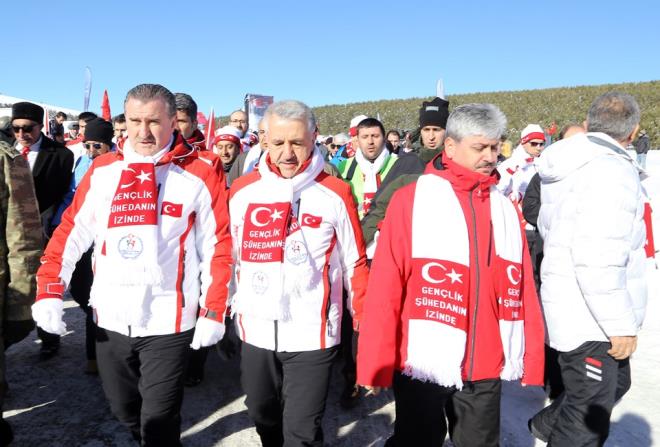 Kars'n Sarkam ilesinde, Sarkam Harekat'nn 103. yl anma etkinlikleri erevesinde, Genlik ve Spor Bakan Osman Akn Bak, Ulatrma, Denizcilik ve Haberleme Bakan Ahmet Arslan ve ok sayda vatandan katlmyla yry dzenlendi.