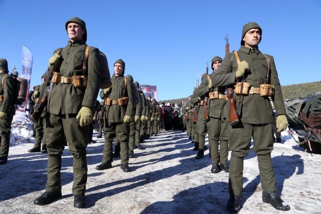 Sfrn altnda 10 derecede elenk sunuldu ve sayg duruunda bulunuldu.