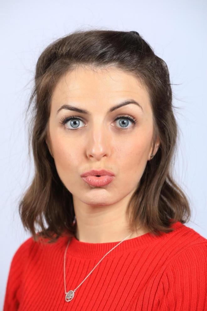 Kalarnz kusursuz bir ekilde dik tutarken pck veriyor gibi dudaklarnz bkn. Drt kez tekrarlayn.