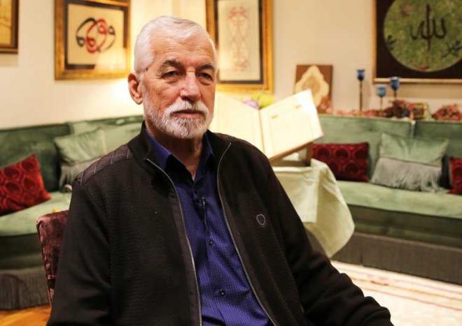 Konya'da 1942 ylnda doan Erbr, kk yalarda baba meslei olan ayakkabcla baladktan sonra 1968'de tand stanbul'da uzun yllar ayakkab sektrnde perakende ve toptan sat iiyle urat. Erbr, 1998'te emekliye ayrlarak kendisini ahap yakma sanatna verdi. ekmeky'deki atlyesinde 40 yldr ahap yakma sanatyla ilgilenen Erbr, bir yandan eserlerini hazrlyor dier yandan ise bu sanata ilgi duyanlar yetitiriyor.