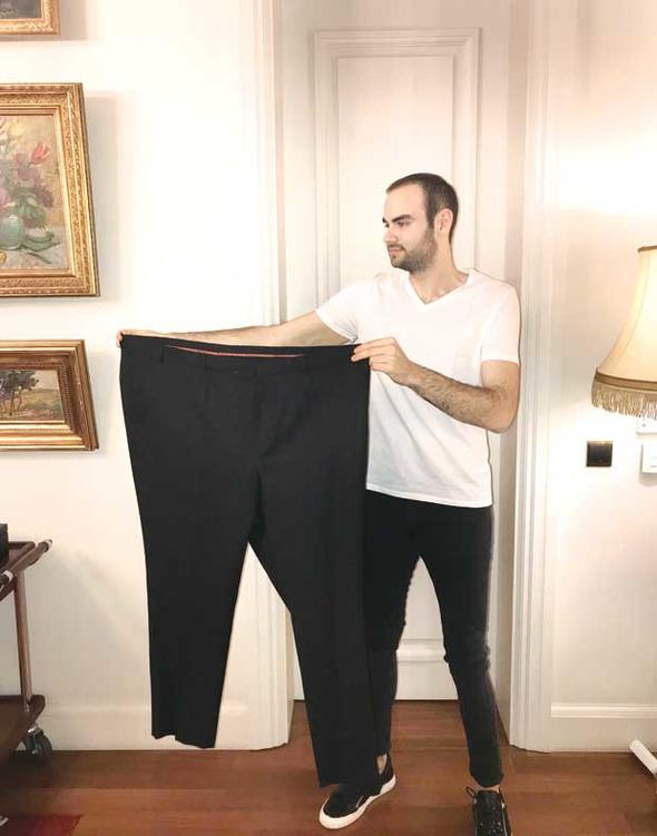 Sabanc, objektife 1.5 yl nce bir davette giydii takm elbiseyle poz verdi.