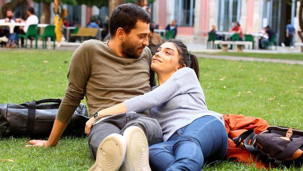 Televizyon dnyasnda dizi rekabetleri devam ediyor. Reytinglerde baar gsteremeyen dizilerin fiinin ekildii bu dnemde, en son reyting kurban Star TV'de yaynlanan Hayat Srlar dizisi oldu