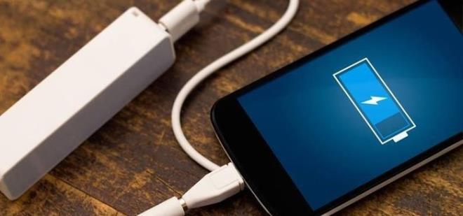 GALAXY S9'UN PL DEER    <br>Farkl bir inli kaynak ise Galaxy S9'un 3200 mAh pile sahip olacan belirtti. Yani S8'e gre 200 mAh'lk bir art var. S9+'n pilinin S8+'a gre daha byk olup olmayaca belli deil. Kaynak S9'un yannda 12W arj adaptrnn verileceini ve Qualcomm Quick Charge 3.0' da destekleyeceini sylyor.