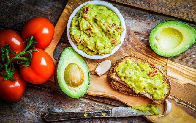 Avokado, Tatl Patates, Bal Kaba, Krmz Pancar ve Yer Elmas  <br>Avokado ierdii esansiyel ya ve magnezyumun yan sra ei bulunmaz bir posa kaynadr. 3 ay boyunca her gn yiyeceiniz 100 gr avokadonun barsak onarc zellii vardr. Krmz pancar, safra asidini uyararak kabzla ok iyi gelirken, yer elmas ise ierdii mannan ekeri ile antibakteriyel etkiye sahiptir.