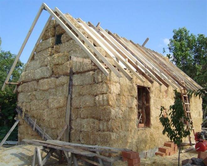 Uluda eteklerinde bulunan Domani'e bal Muratl kynde yaayan Naim (71) ve Feride Gn (66) ifti, balya saman ve ahaptan yaplan evlerinde k 3 ton odunla karyor.