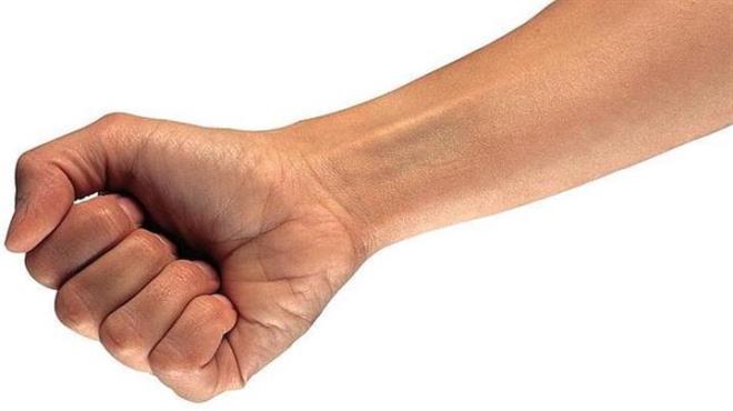 Dr. Propper, "Bir ey renmeden hemen nce sa yumruun, hatrlamaya alrken de sol yumruun sklmas hafzay gelitiriyor" dedi.