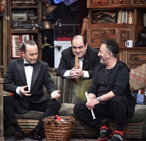 &#8220;Tolgshow&#8221; (FOX) cumartesi akam ok gldrd. Akas bunu bekliyordum. Birbirini son derece iyi tanyan iki komedyenin iin iine aile balarn da koyarak ortaya kard performans iyiydi... Belki bir ipte iki cambazn oynamayacan dnenler oldu. Belki kimi Cem Ylmaz&#8217; kimi Tolga evik&#8217;i tutuk buldu. Ben ise bayldm...