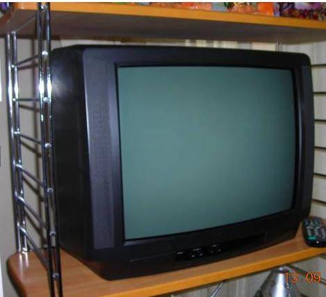 Tpl monitrler gibi tpl televizyonlar da bir dnemin vazgeilmeziydi. ok daha fazla yer kaplar, bugnk LCD veya LED televizyonlarn kalitesini elbette veremezdi.