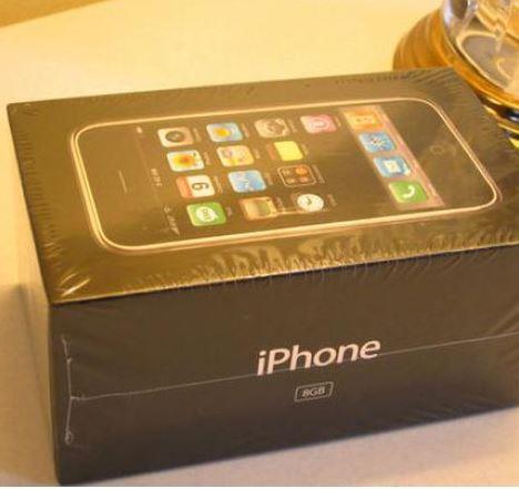 lk iPhone  --  2007'de ilk kez ortaya kan ve akll telefon pazarnda yeni bir akm balatan iPhone'un ilk srm byleydi. u an satta deil ve ok az kiinin elinde bulunuyor.