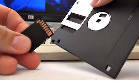 1982 ylndan itibaren kullanma sunulan 3.5 in'lik disket srcler, bugn de halen kullanlmaya devam ediyor; ancak bugn kullanlan birok cihazda bu srcye artk yer verilmiyor.