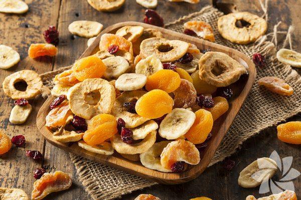 Kurutulmu meyveler    erisindeki suyu kaybederek kurutulan meyveler, daha fazla kalori ierir ve kilo almanza neden olur. Diyet uygularken ara nlerde taze meyveler tercih etmelisiniz.