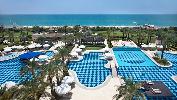 - 200 metrekarelik suitte misafirlere zel hizmet sunuluyor.