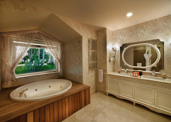 -Putin&#8217;in kald &#8216;owner villa&#8217;da kalan misafirlere zel hizmetlerde sunuluyor. Bunlardan bazlar ise yle: VIP Havaalan Transferi, Maxxi Bar Zengin Meyve Taba, Kuruyemi Taba, Golf Club House&#8217;ta Express Check-In, zel Butler Servisi.