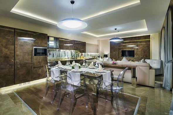 - Villa Bellis&#8217;te, 3 adet yatak odas bulunurken, souk havlu sunumundan meyve ikramna, minibarndan snack ikramlara kadar tm ihtiyalar karlanyor.