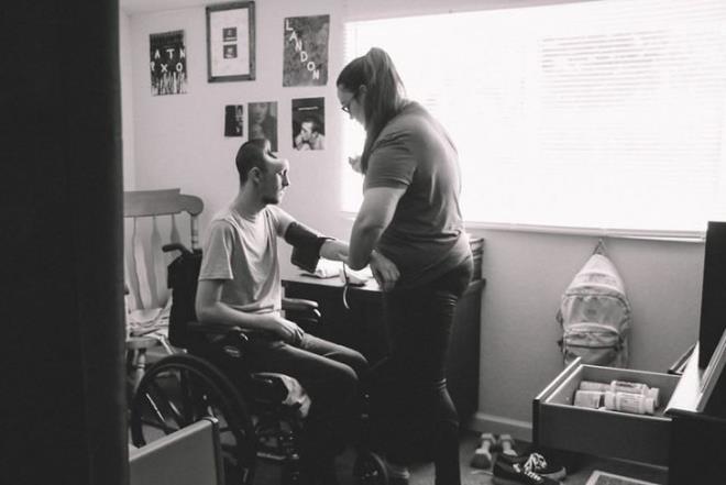 ABD'de Kaliforniya eyaletinin bakenti Sacramento'da yaayan fotoraf Sara Endres, salk sorunlarna ramen mutlu birlikteliklerini, yeni katlan sevimli yeleriyle beraber devam ettiren iftin fotoraflarn ekti.