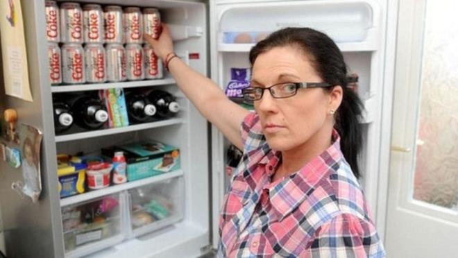 Kendisi iin neredeyse hi para harcamayan Ballan, tm parasn diet kolaya harcyor. Bamllnn ilk yllarnda krmz ambalajl ekerli kola ien kadn, kilo almaya balaynca diet kola imeyi tercih etmi.