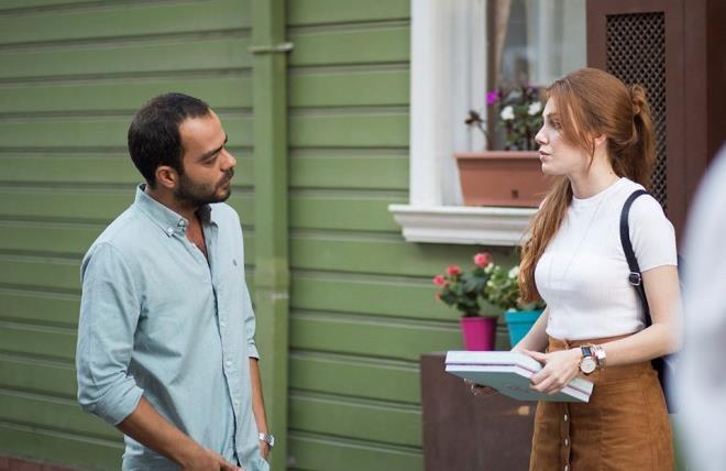 Dizide Defne&#8217;nin (Elin Sangu) evinin bulunduu semt ise Saryer.