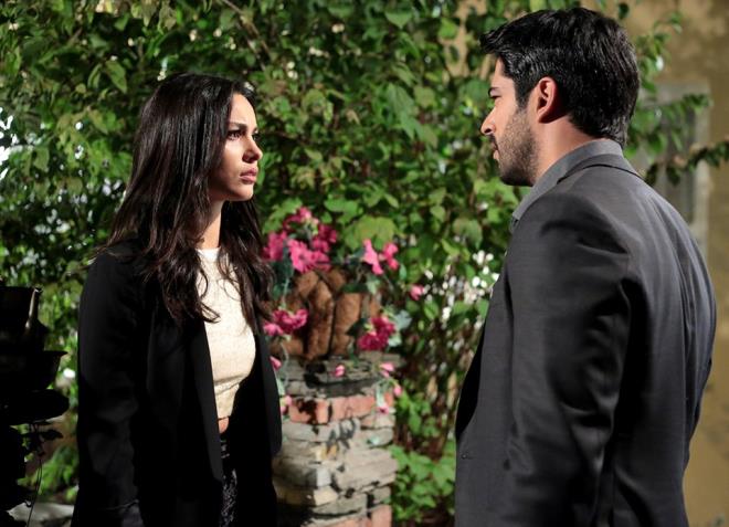 Kemal&#8217;in ailesinin evi skdar Kuzguncuk&#8217;ta, Emir Kozcuolu irketi ise Acbadem niversitesi&#8217;nde.