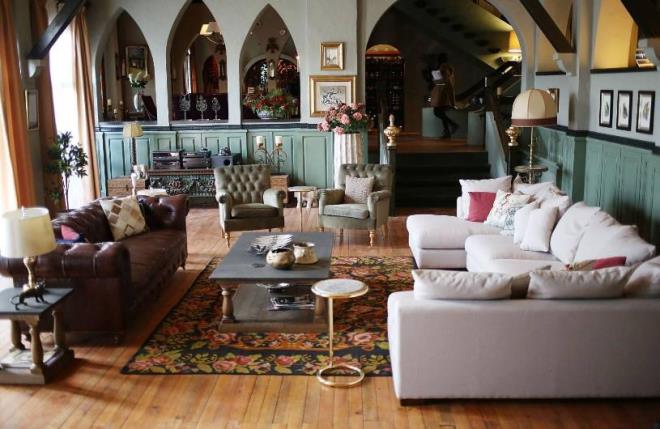 Cesur ve Gzel'in ekildii Polonezky'de 54 dnmlk bir arazi zerine kurulu olan iftlik evi Simavi Ailesi'nin.