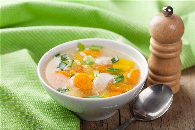 Tavuk orbasnn faydalar  Kk et ve tavuk parackl orbalar enerji verir tok kalmanz salar.Tavuk sulu sebze orbalar, ntrofil ismi verilen iltihap hcrelerini engelliyor.Tavuk ve pili; protein, madensel tuzlar ve vitamin kaynadr.