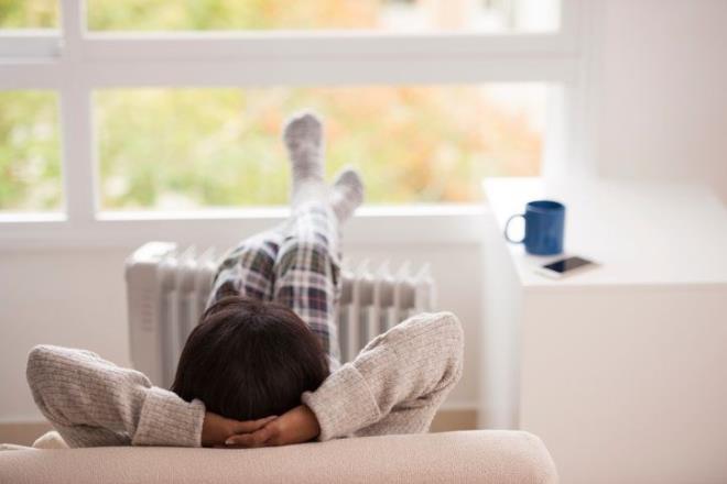 KURU GZDEN KORUYACAK BAST AMA ETKL NLEMLER  <br>    ORTAMI NEMLENDRN: Kn kaloriferli veya klimal ortamlarda, buharla havann nemlendirilmesine dikkat edilmeli. Kaloriferlere nemlendirici konarak veya souk buhar fleyen nebulizatr kullanlarak ortamn nemlendirilmesi, kuru gz ikayetlerini byk oranda rahatlatr.