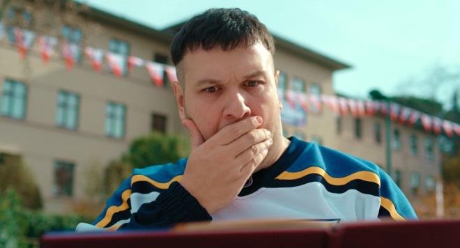 37 yandaki oyuncu szlerine yle devam etti: Kayhan aslnda tm masumiyetine ve temiz kalbine ramen, kendisine hakszlk edildiinde bunu kabullenemeyen insanlar anlatyor.