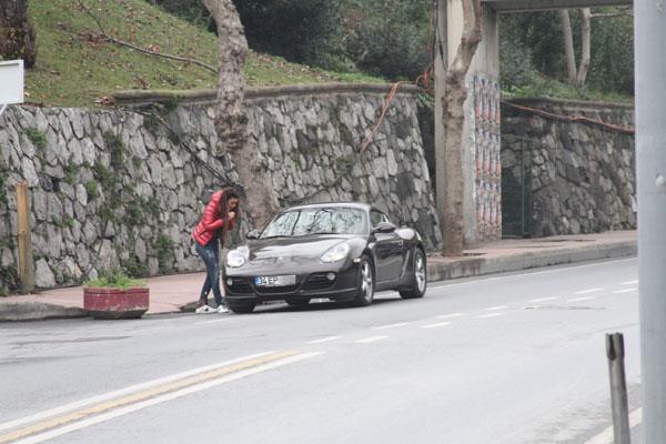 Birazdan greceini grntlere hayret edeceksiniz. Aracnzn benzin deposuna benzin yerine su koyar msnz? u sralar sessizliini koruyan ancak sosyal medyada olduka aktif olan arkc Ebru Polat'n yapt hareketi grenler nce ne yaptn anlamad. Daha sonra ne yaptn aklayan Ebru Polat'n syledikleri ise herkesi hayrete drd.