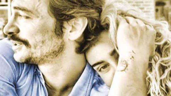 SIla ve Ahmet Kural hayranlar ise bu ayrlk karsnda olduka zgn ve tekrar barmalar iin sosyal medyada ikili mesaj yamuruna tuttuklar renildi.