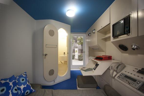 Kapsllerin tm paralar Shiga Caddesi&#8217;ndeki bir fabrikada retilmi ve kamyonlarla tanm. Kapsller bir vinle kaldrlarak nakliye konteynerlerine yklenmi, daha sonra yine bir vin vastasyla ieriye sokularak beton ekirdek aftna balanm.