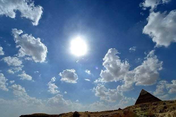 Khnum-nakht ve Nakht-ankh isimli iki kardein M 1800'l yllarda dnyaya geldiine inanlyordu. Msr'n bakenti Kahire'nin 400 km gneyinde Deir Rifeh kasabasnda yayorlard.