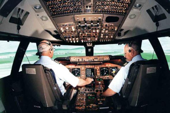 ok fazla teknik detaya hakim olmalar gereken pilotlar, kimi durumlarda tamamen inisiyatif kullanarak nemli kararlar vermek zorunda kalyor. Bu kararlar, bir uak dolusu yolcu ve alann hayatn etkileyebilecek kararlar da olabiliyor.