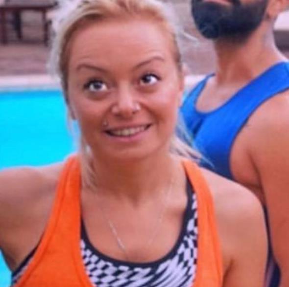 2 ocuk annesi Aksoy, fotorafn altna u notu dt:    "Makyajsz halim... Ar gzelim :)"