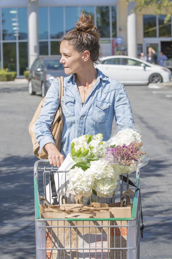 Ancak gzel oyuncuyu adm adm takip eden paparazziler onun bu halini de karmad ve poz poz fotoraflarn ekti.