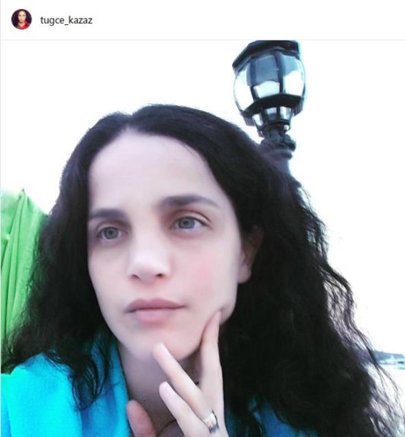 Yapt aklamalarla sk sk gndem olan Tue Kazaz makyajsz fotorafn Instagram'da paylat.    Bir dnem podyumlarda frtnalar estiren Kazaz'n fotoraf yorum yamuruna tutuldu.