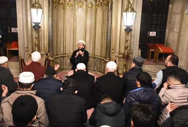 Afrin'e ynelik gerekletirilen "Zeytin Dal Harekat"nda grev alan Mehmetik'in zaferi iin camilerde dua edildi. te yandan, "Anadolu'nun ilk camisi" olma zelliini tayan Hatay'daki Habib-i Neccar'da,  Zeytin Dal Harekat'nn zaferle sonulanmas iin Fetih Suresi okundu, dua edildi.