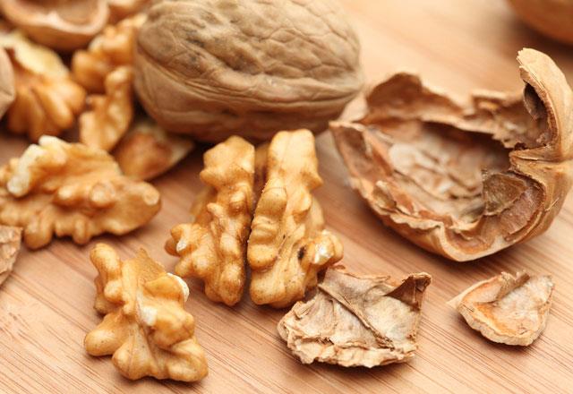 Yaplan aratrmalar sonucunda cevizin lipit peroksidasyonunu azaltt kantlanmtr. Lipit peroksidasyonu sperm hcrelerine zarar veren bir sretir.