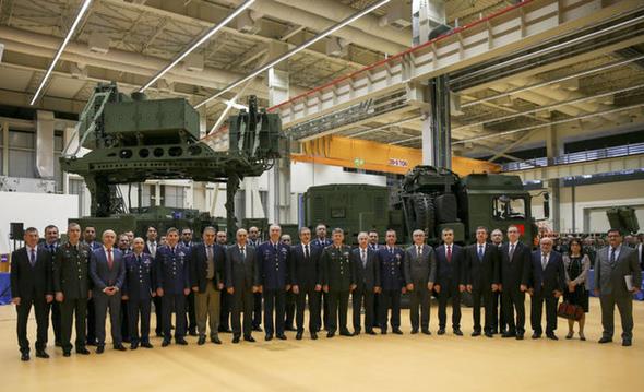 KORAL    KORAL, kabul muayeneleri esnasnda binden fazla test aamasndan geerek performansn kantlad. lke savunmasnda nemli bir grev stlenen bu rnn gelitirilmesi iin ASELSAN ile birlikte 50'ye yakn yerli alt yklenici alt.