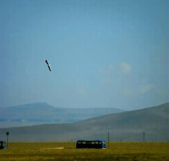 Trk Silahl Kuvvetleri'nin resmi Youtube hesabnda daha nce yerli seyir fzesi SOM'un bir minibs vurma an grntleri yaynland.