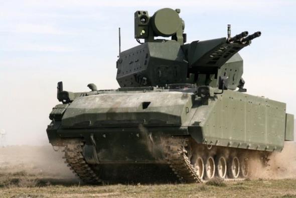 ATE gc MKE tarafndan retilen iki adet 35 mm&#8217;lik toptan oluan ve hareket halinde at yapabilen KORKUT, dakikada 1100 mermi atyor. Ayrca havada paralanan 35 mm parackl mhimmat da kullanlabiliyor. Menzili ise 4 kilometre.