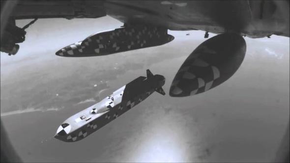 SOM - HASSAS GDML STAND OFF MHMMAT  <br>  Hassas Gdml Stand off Mhimmat (SOM) havadan karaya mhimmat ailesidir ve youn bir ekilde korunan kara ve deniz hedeflerine kar kullanlmak zere tasarland. Gerekli olan operasyonel esneklii destekleyecek modler tasarma sahip.