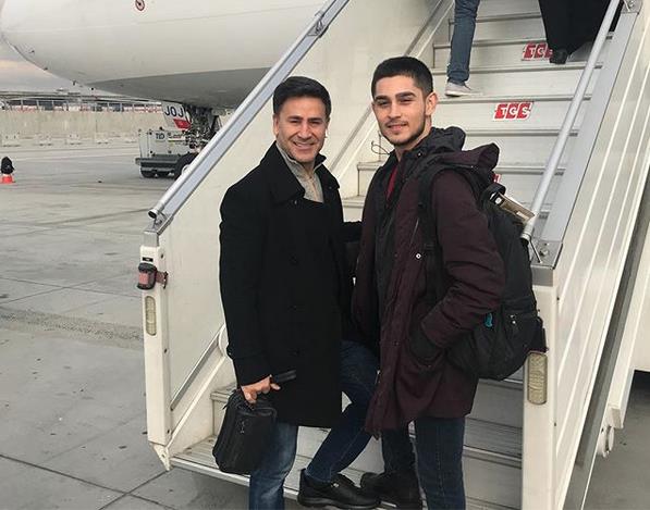 5 YILDIZLI OTELM VAR : Be yldzl dnya markas bir otelin sahibiyim. Ayrca Ankara&#8217;da bir i merkezi yaptm. ok iyi bir ticari beyne sahibim. Gsterii sevmem. Lks arabam da var, sradan olan da. Ve ben o sradan arabaya biniyorum.