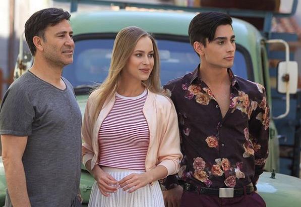 -Paray sevmem. Cimri misin diye soruyorsan hayr, ben cimri bir adam deilim. nk benim kocaman bir yreim var, koca aileme bakyorum. Etrafmda en az 1000 kiiye ekmek veriyorum. Ticaret adam plan yapar ama verdiinde tutumlu olamaz. Ben tutumu olsam bu kadar insanla ne iim var...