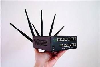 Bunun yayd frekanslarn etkileri cep telefonu kadar ok aratrlmam olsa da frekans (2.4GHz) yani 3G cep telefonunkine yakn bir frekans (2.1GHz) aralnda bulunur. Ve 0.1 watt gibi ok dk bir gle alr.