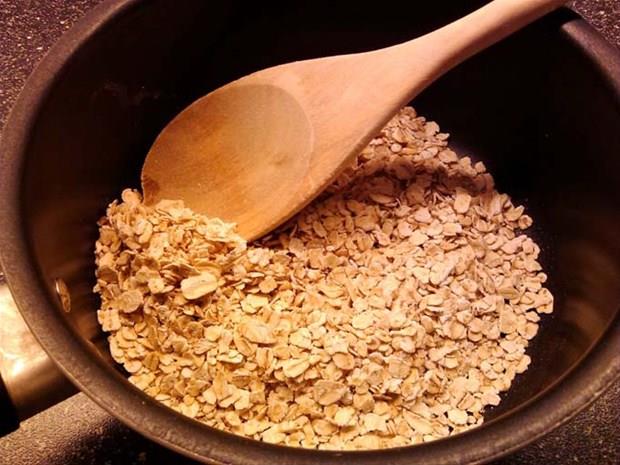 YULAF:     Yulaf kepeini yourt veya stle kartrp yiyebilirsiniz.  yemek ka yulaf kepei bir dilim ekmee eittir.